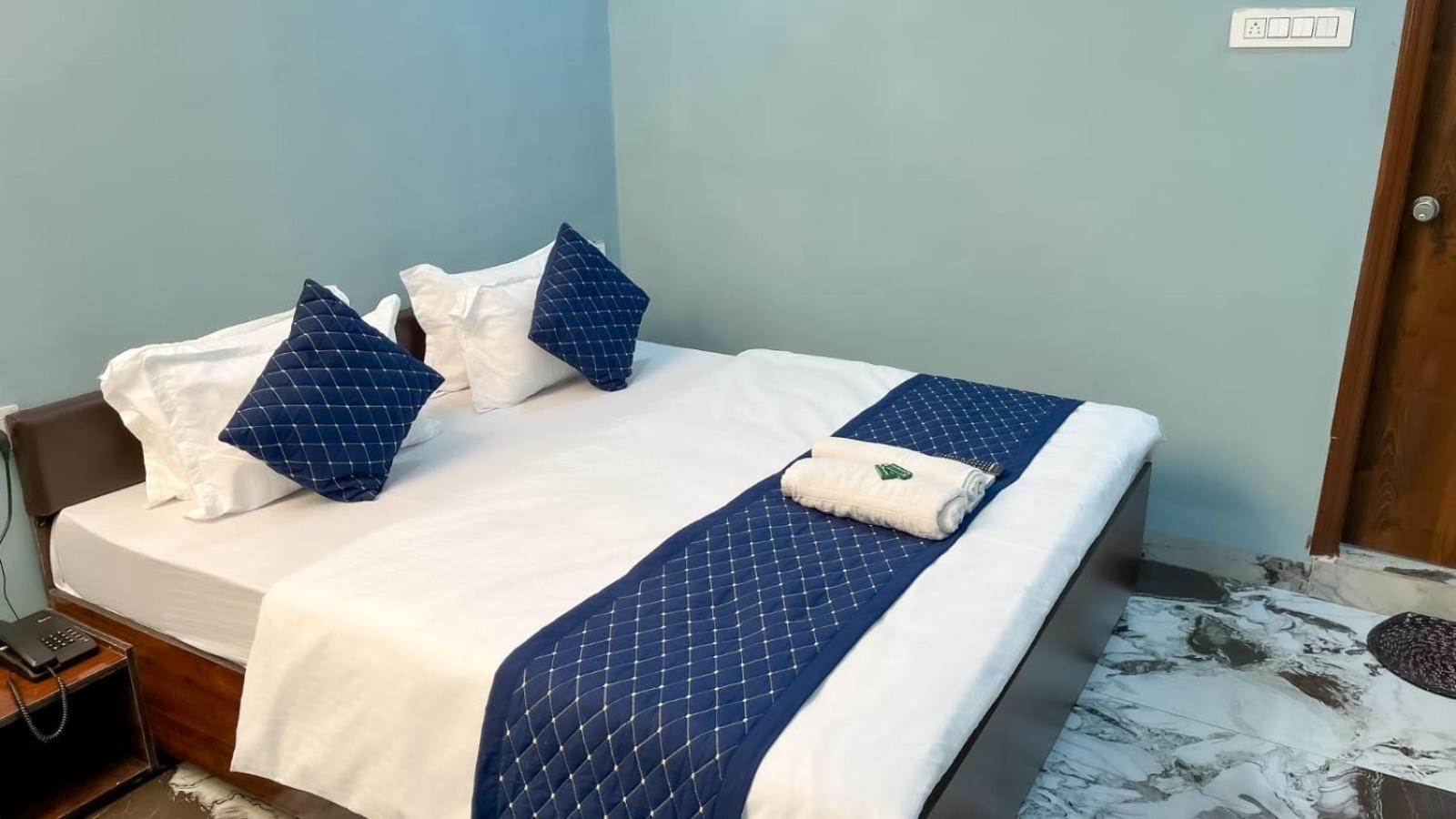 Hotel Abhinandan Indaur Exteriér fotografie
